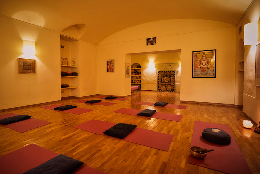 Centro Yoga Sadhana Carla Perotti Aps