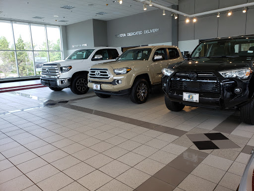 Toyota Dealer «Oakbrook Toyota», reviews and photos, 550 E Ogden Ave, Westmont, IL 60559, USA
