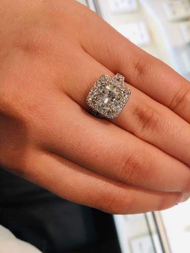 Jewelry Store «Hannoush Jewelers - Dartmouth», reviews and photos, 435 State Rd, Dartmouth, MA 02747, USA