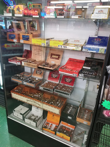 Tobacco Shop «Discount Smoke Shop», reviews and photos, 1476 South Dr, St Charles, MO 63303, USA