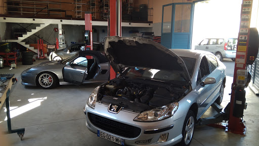 Photo 1 - Goopil Garage