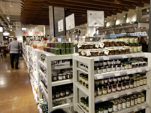 Shopping Mall «The Shops at North Bridge», reviews and photos, 520 N Michigan Ave, Chicago, IL 60611, USA