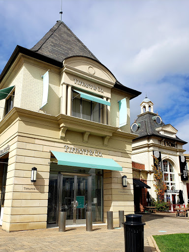 Jewelry Store «Tiffany & Co.», reviews and photos, 28699 Chagrin Blvd, Woodmere, OH 44122, USA