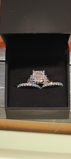 Jewelry Store «Zales - The Diamond Store», reviews and photos, 1001 N Arney Rd #83, Woodburn, OR 97071, USA