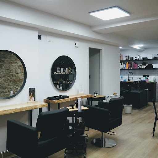 Vnsa Pachon estiliste en Moià, Barcelona
