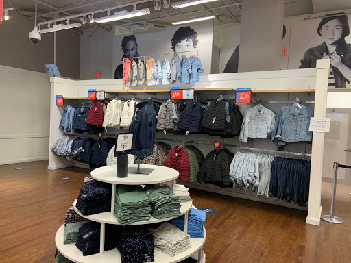 Clothing Store «Gap Factory Store», reviews and photos, 400 Fulton St, Brooklyn, NY 11201, USA