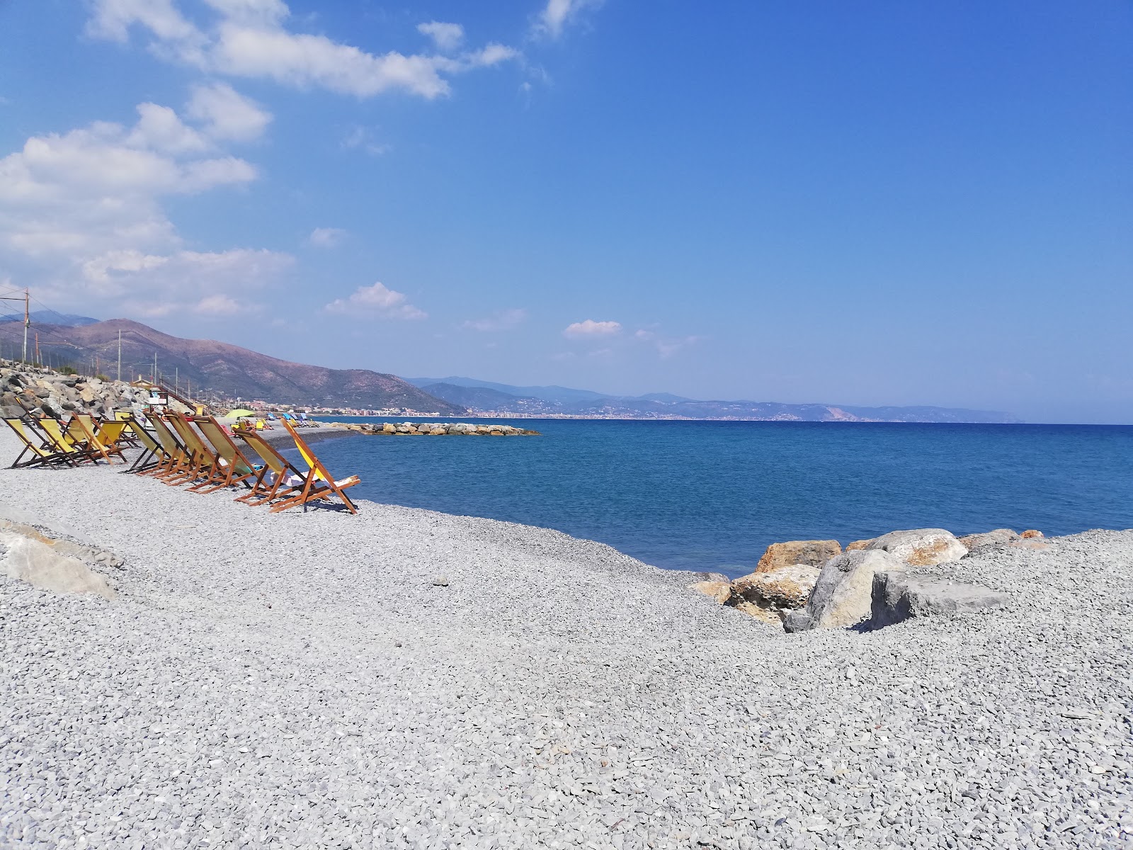 Fotografie cu V. Che Guevara beach cu o suprafață de pietricel gri fin