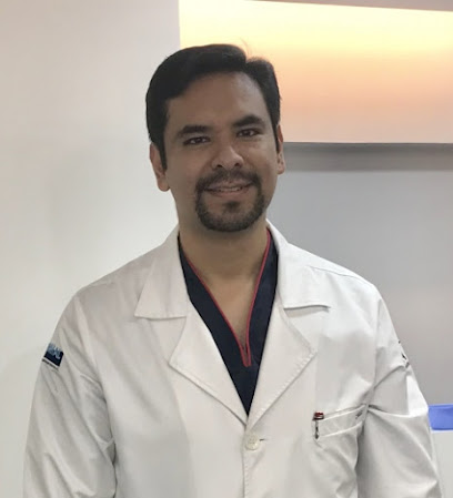Dr. Roberto Carlos Rebollar Gonzalez, Cirujano general