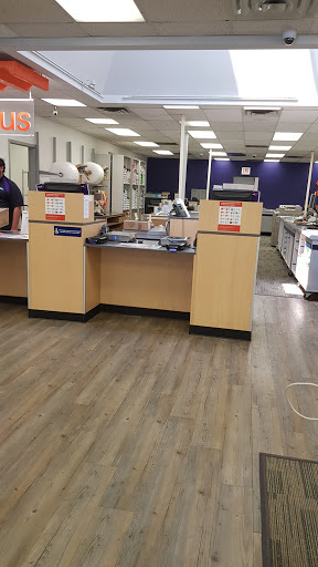 Print Shop «FedEx Office Print & Ship Center», reviews and photos, 3524 N Southport Ave, Chicago, IL 60657, USA
