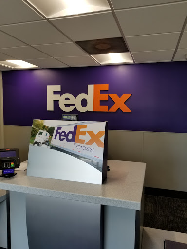 Shipping and Mailing Service «FedEx Ship Center», reviews and photos, 2578 Corporate Pl, Miamisburg, OH 45342, USA
