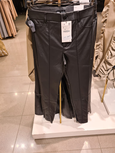 Stores to buy women's chino pants Oslo