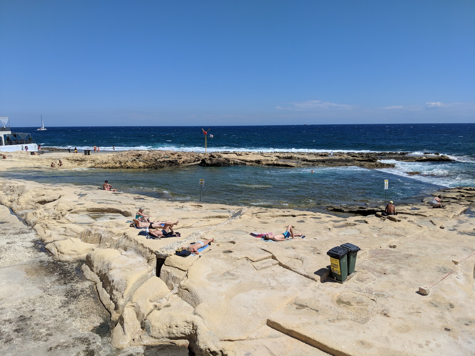 Foto di Fond Ghadir Beach - luogo popolare tra gli intenditori del relax