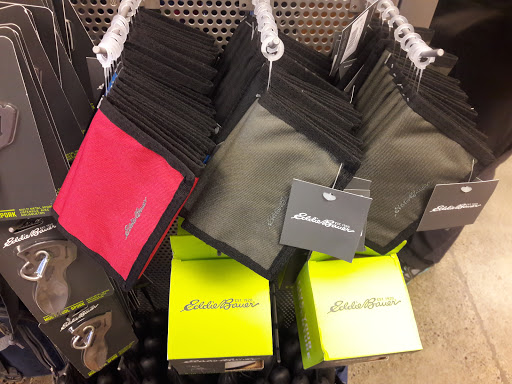 Clothing Store «Eddie Bauer Outlet», reviews and photos, 450 NW 257th Ave #200, Troutdale, OR 97060, USA