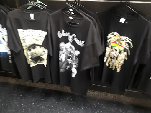 Tobacco Shop «AK SMOKE SHOP», reviews and photos, 5135 W Shaw Ave, Fresno, CA 93722, USA