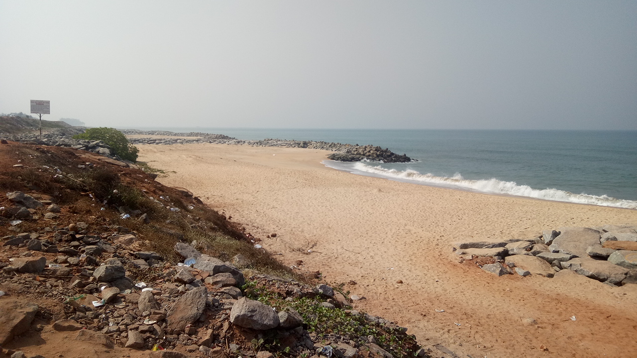 Photo de Maravanthe beach situé dans une zone naturelle