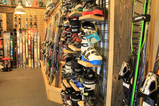 Snowboard Shop «Peak Ski & Snowboard Center», reviews and photos, 640 Center Rd, Pittsburgh, PA 15239, USA