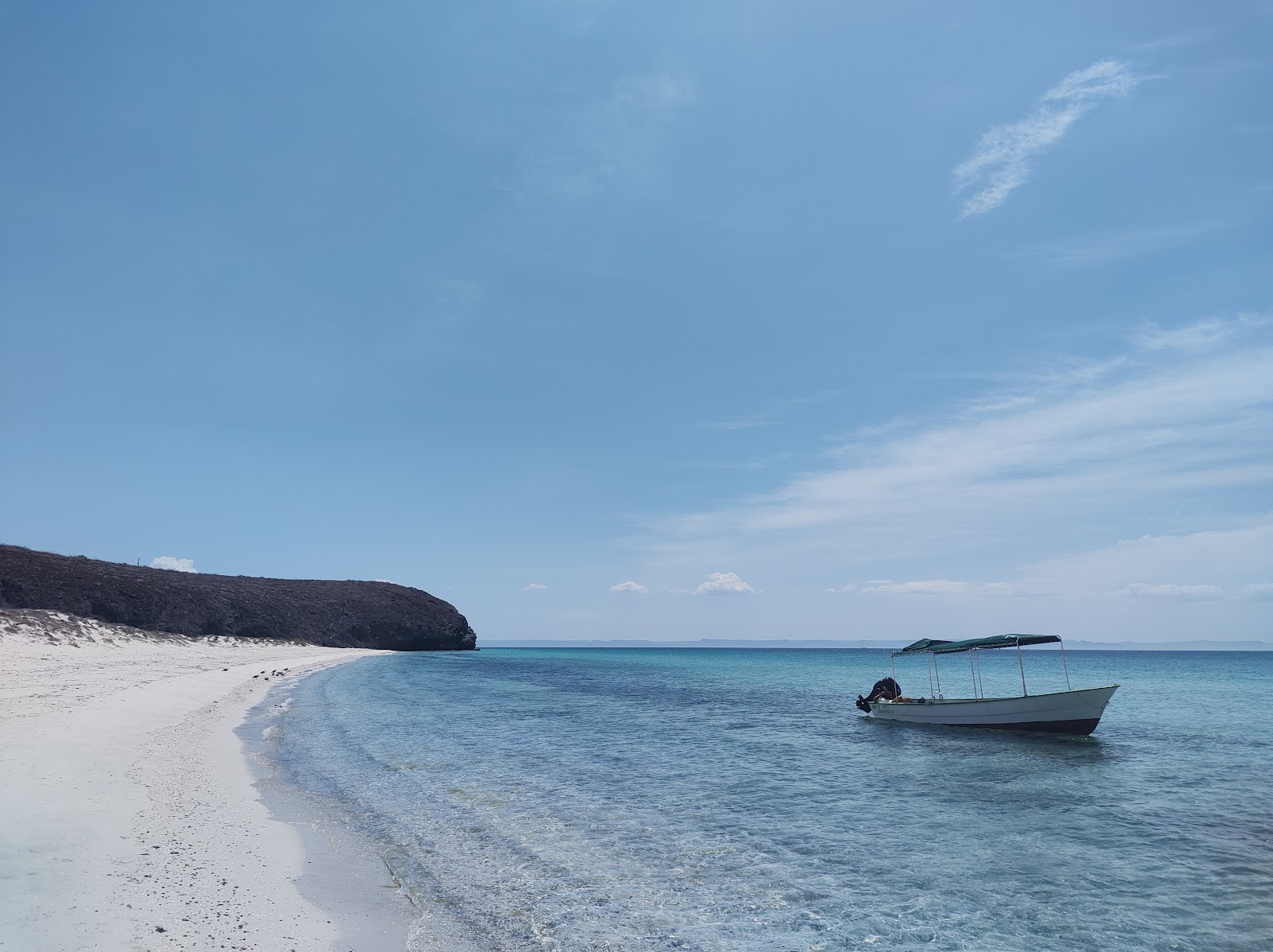 Foto von Playa Escondida mit sehr sauber Sauberkeitsgrad