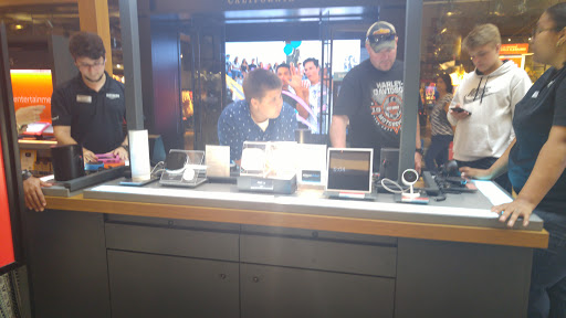 Computer Store «Microsoft Store - International Plaza», reviews and photos, 2223 N Westshore Blvd, Tampa, FL 33607, USA