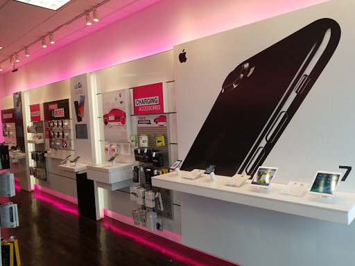 Cell Phone Store «T-Mobile», reviews and photos, 32 Parsonage Rd, Edison, NJ 08837, USA