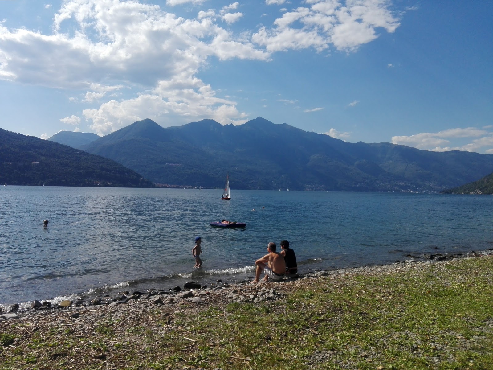 Photo de Parco Giona Spiaggia protégé par des falaises