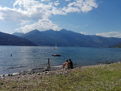 Photo de Parco Giona Spiaggia protégé par des falaises