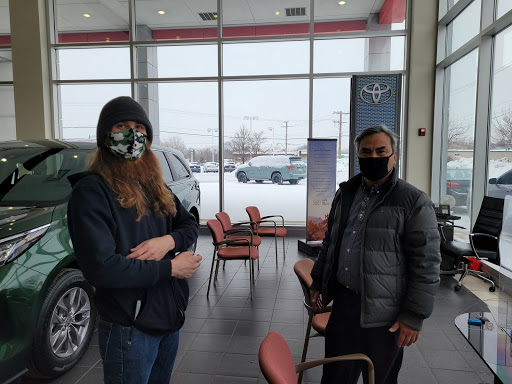 Car Dealer «Classic Toyota», reviews and photos, 515 N Green Bay Rd, Waukegan, IL 60085, USA