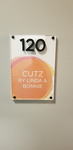Beauty Salon «Cutz Hair Salon», reviews and photos, 2956 S Rochester Rd, Rochester Hills, MI 48307, USA