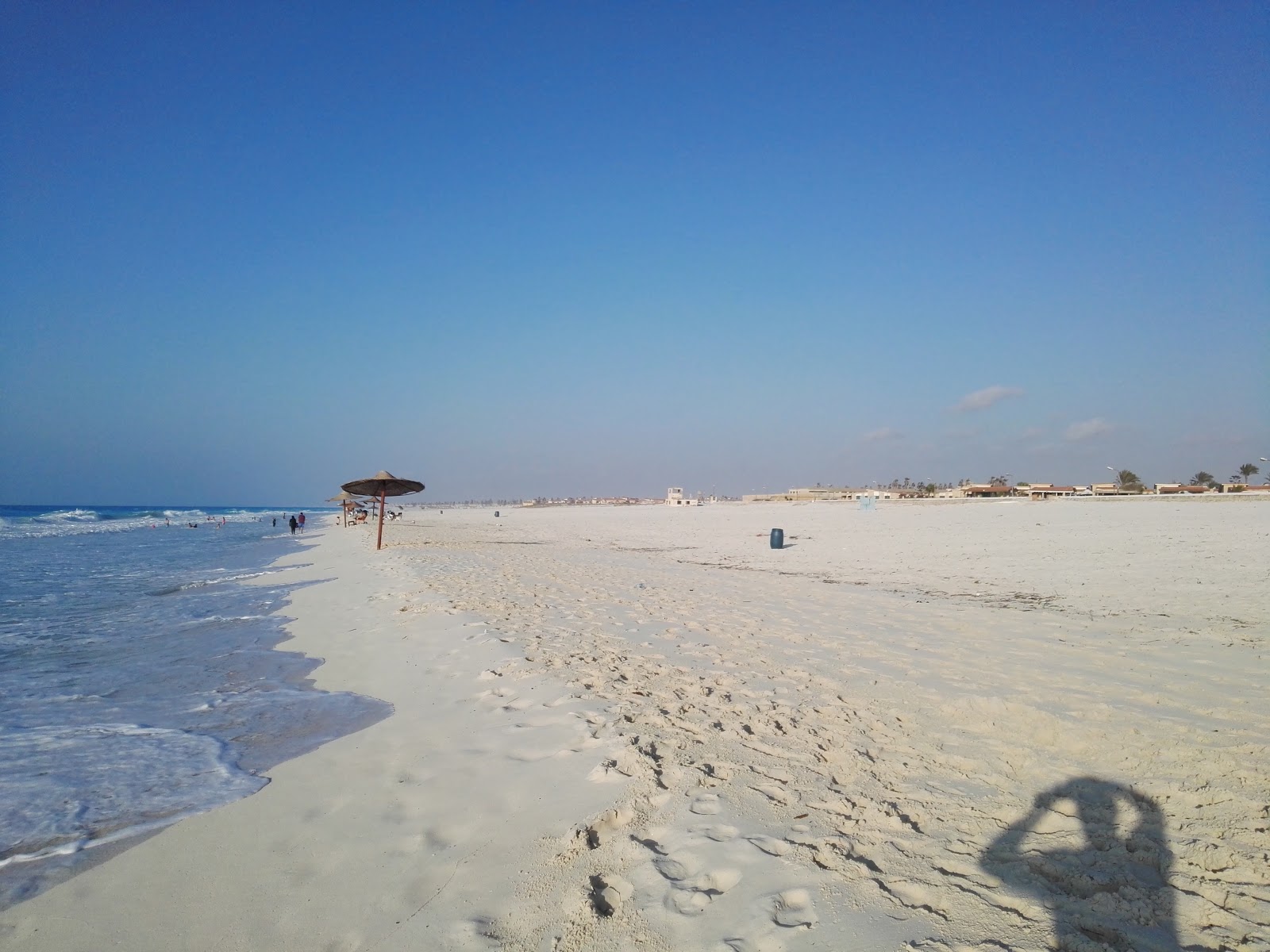 Marseille Beach的照片 带有白色细沙表面