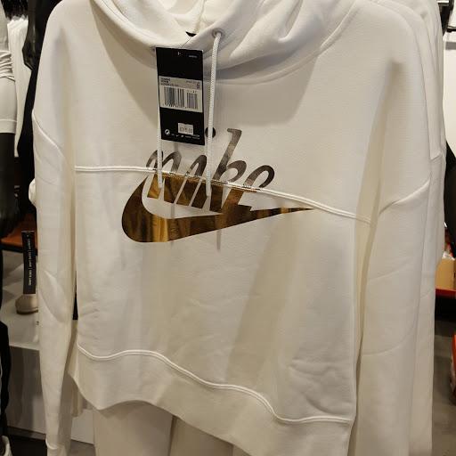 Stores to buy women's sweatshirt dresses Tel Aviv