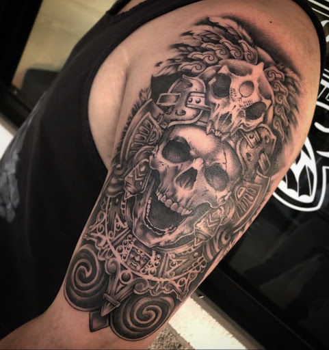 Explore side finger tattoo ideas, creative tattoo ideas in Bremen, available at Black Lantern Tattoo