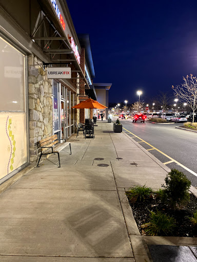 Shopping Mall «Gateway Shopping Center», reviews and photos, 221 E Swedesford Rd, Wayne, PA 19087, USA