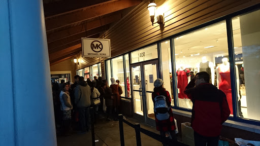 Michael Kors, 1 Outlet Blvd #400, Wrentham, MA 02093, USA, 
