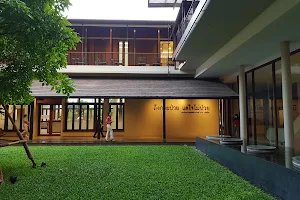 Rachaphruek hospital image