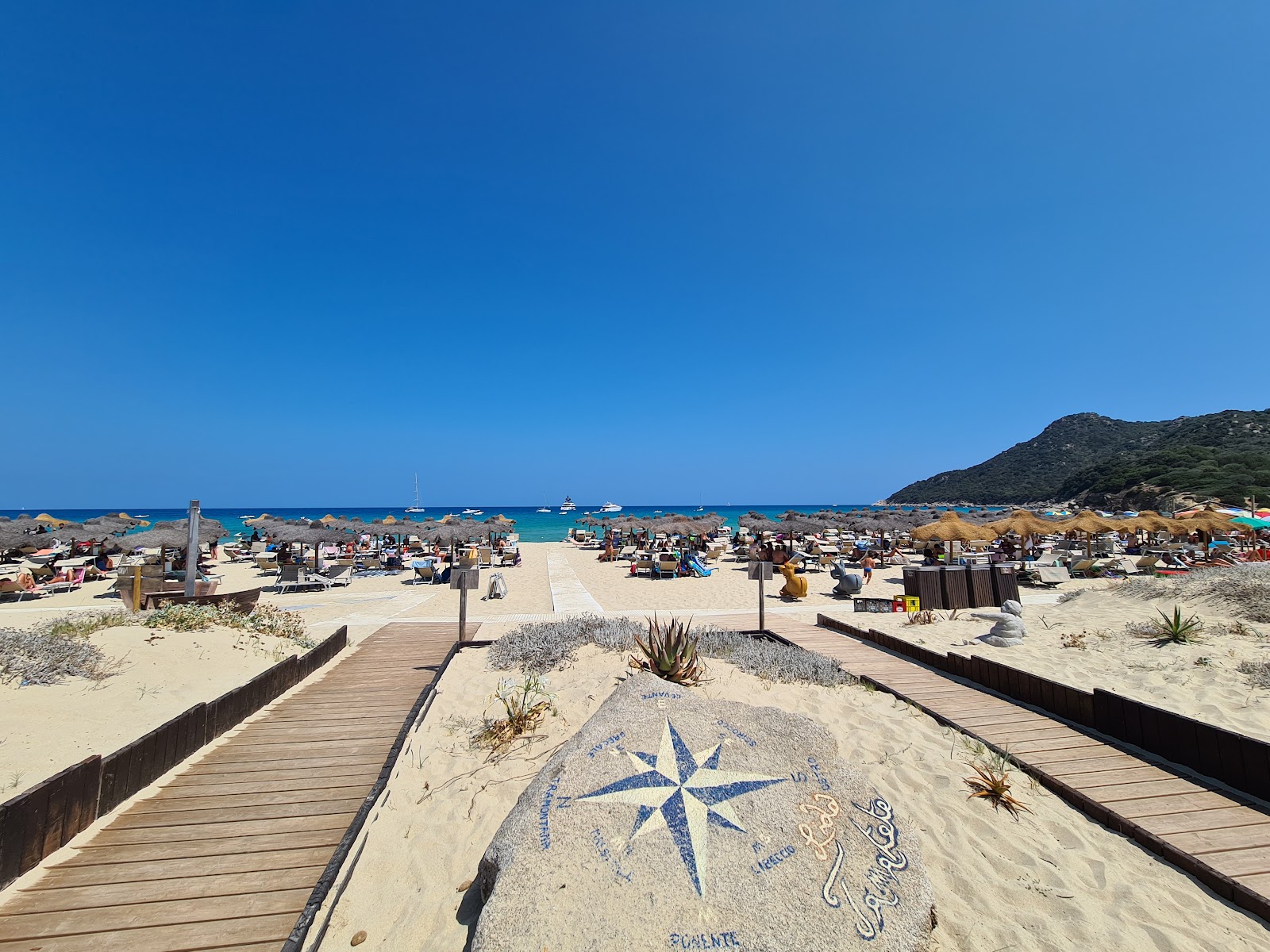 Foto van Spiaggia di Cala Sinzias met turquoise puur water oppervlakte