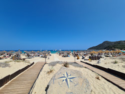 Foto von Spiaggia di Cala Sinzias mit türkisfarbenes wasser Oberfläche