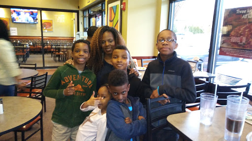 Pizza Restaurant «Round Table Pizza», reviews and photos, 34410 16th Ave S, Federal Way, WA 98003, USA