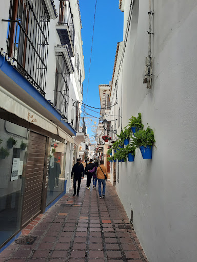 Unicorn Estates S.L. - C. Misericordia, 7, 29601 Marbella, Málaga