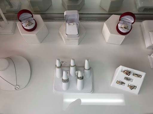 Pawn Shop «International Pawn & Jewelry», reviews and photos, 1725 N Alafaya Trail, Orlando, FL 32826, USA