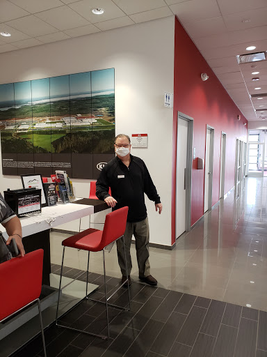 Car Dealer «Summit Place Kia», reviews and photos, 2200 Elizabeth Lake Rd, Waterford Twp, MI 48328, USA