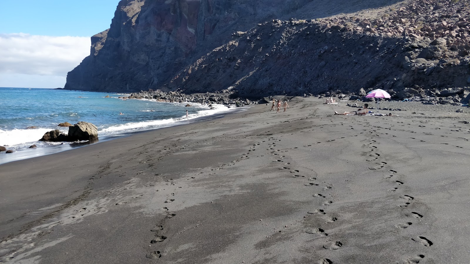 Foto von Playa del ingles mit grauer sand Oberfläche