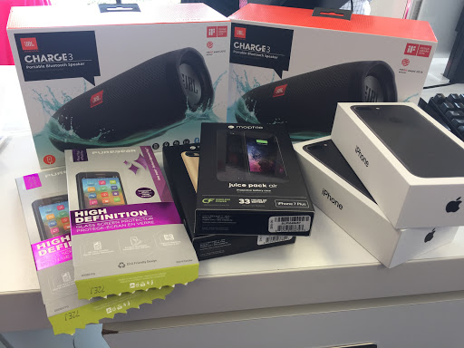 Cell Phone Store «T-Mobile», reviews and photos, 4515 Rosewood Dr STE 400, Pleasanton, CA 94588, USA