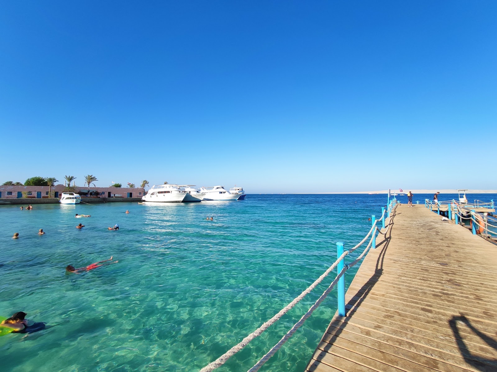 Public Beach El Fayroz photo #7