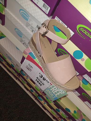 Shoe Store «Shoe Carnival», reviews and photos, 2530 W 94th St, Evergreen Park, IL 60805, USA