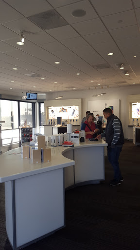 Cell Phone Store «Verizon», reviews and photos, 1189 Admiral Callaghan Ln, Vallejo, CA 94591, USA