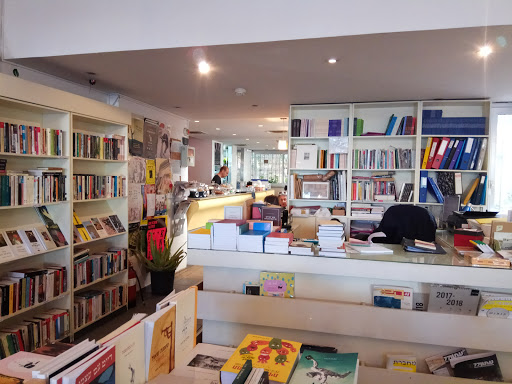 Second hand bookshops in Tel Aviv