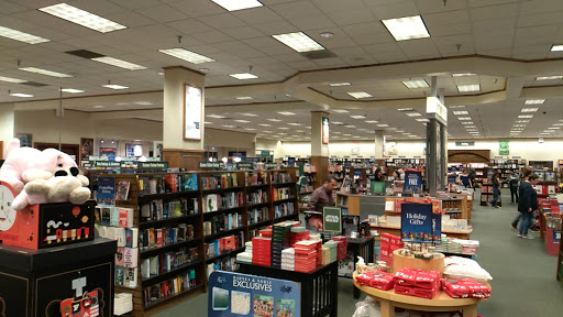 Barnes & Noble image 8