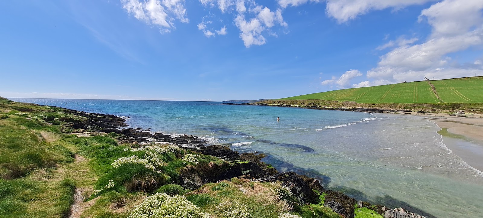 Fotografija Howe Strand Bay Beach z svetel pesek površino