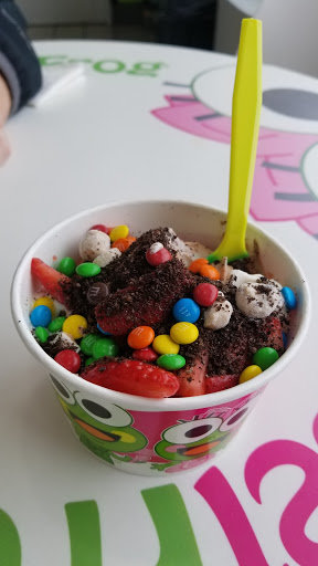 Frozen Yogurt Shop «sweetFrog Premium Frozen Yogurt», reviews and photos, 10040 Sliding Hill Rd, Ashland, VA 23005, USA