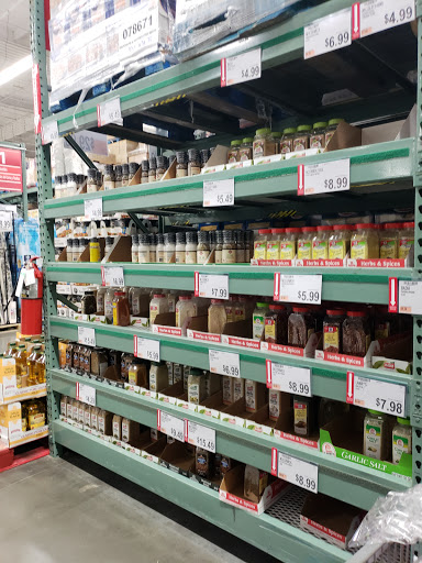 Shopping Mall «Metro Mall-Middle Village», reviews and photos, 6626 Metropolitan Ave, Middle Village, NY 11379, USA