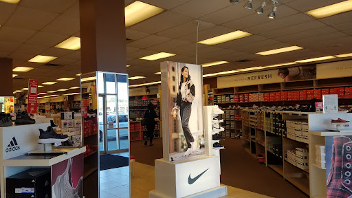 Clothing Store «H&M», reviews and photos, 214 Crocker Park Blvd, Cleveland, OH 44145, USA